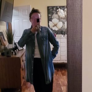 NWOT Super cute light weight denim long shirt. Size M Vanilla Bay